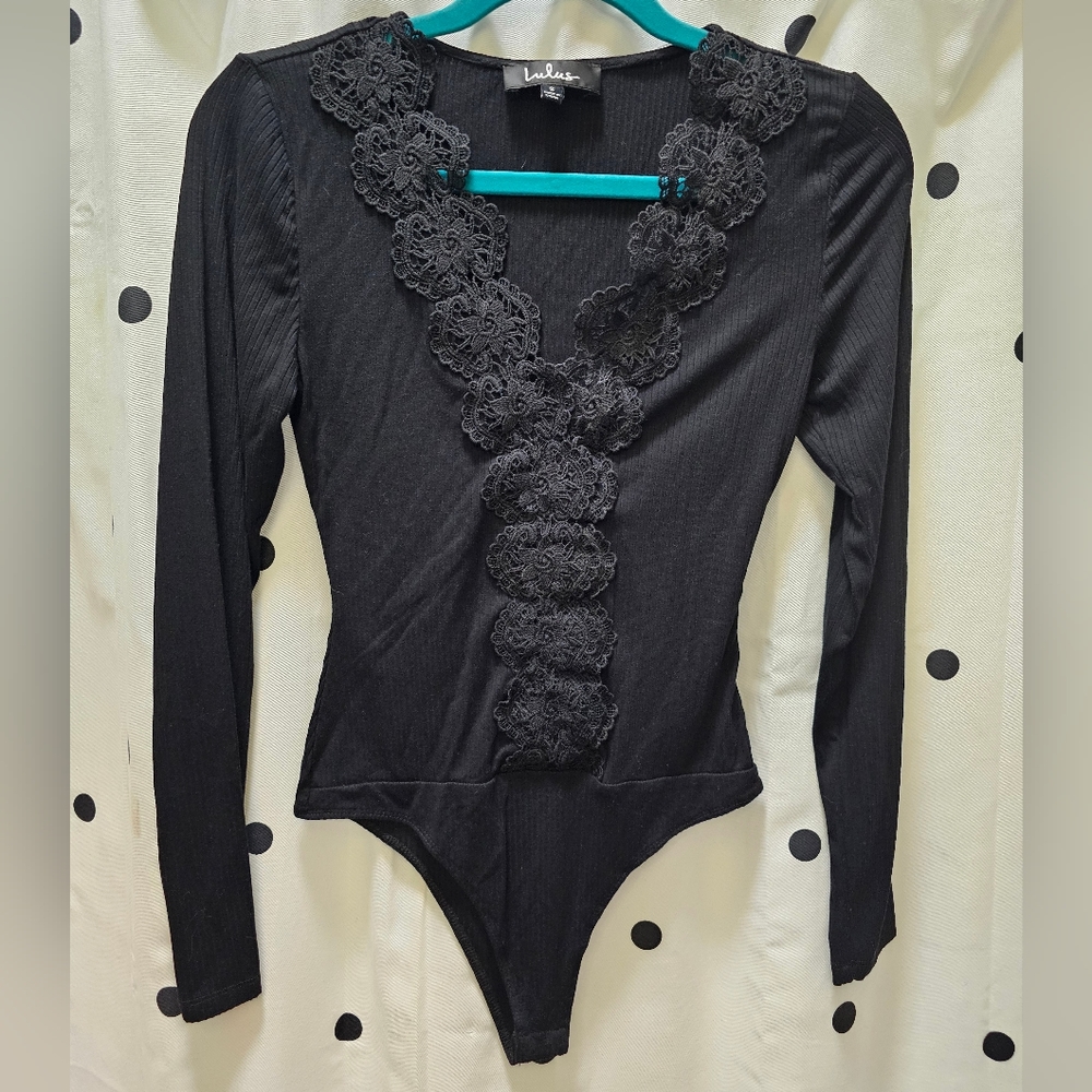Lulus black lace front long sleeve V-neck bodysuit Small
